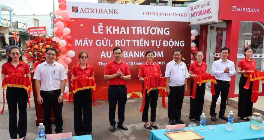 Agribank mang dịch vụ ngân hàng hiện đại thắp sáng hy vọng phát triển tại xã đảo Thạnh An- Ảnh 1. Agribank mang dịch vụ ngân hàng hiện đại thắp sáng hy vọng phát triển tại xã đảo Thạnh An- Ảnh 1.