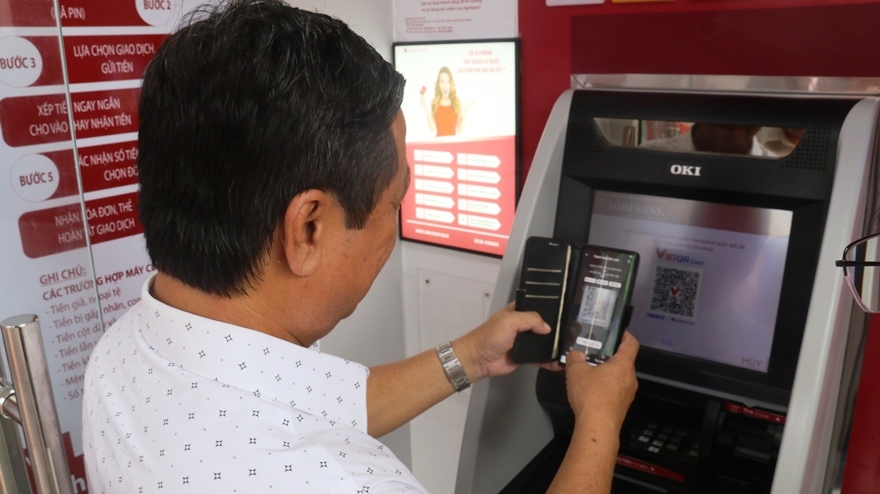 Agribank mang dịch vụ ngân hàng hiện đại thắp sáng hy vọng phát triển tại xã đảo Thạnh An- Ảnh 3. Agribank mang dịch vụ ngân hàng hiện đại thắp sáng hy vọng phát triển tại xã đảo Thạnh An- Ảnh 3.