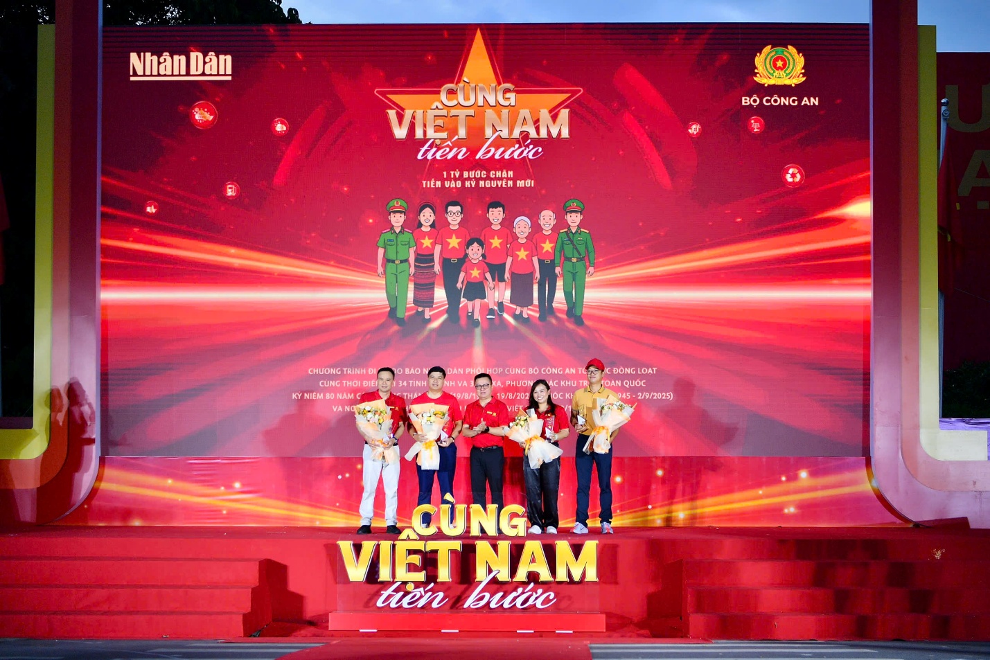 Hơn 20.000 người Vietcombank hòa nhịp “Cùng Việt Nam tiến bước”- Ảnh 2.