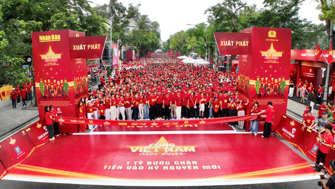 Hơn 20.000 người Vietcombank hòa nhịp “Cùng Việt Nam tiến bước”- Ảnh 3.