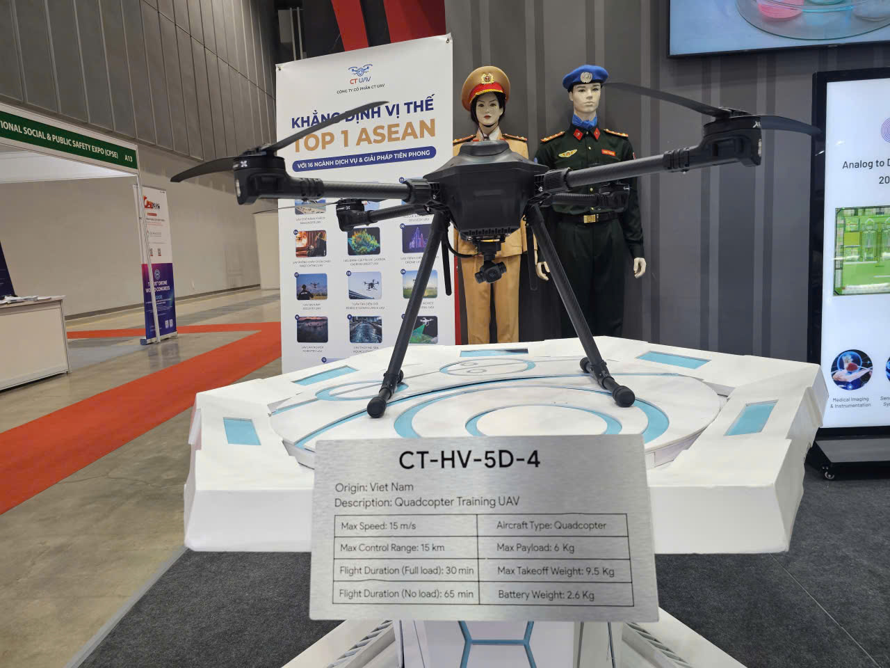 Több milliárd vietnami dong értékű drón közeli felvétele - 5. kép Cận cảnh UAV trị giá hàng tỉ đồng do Việt Nam chế tạo- Ảnh 5.