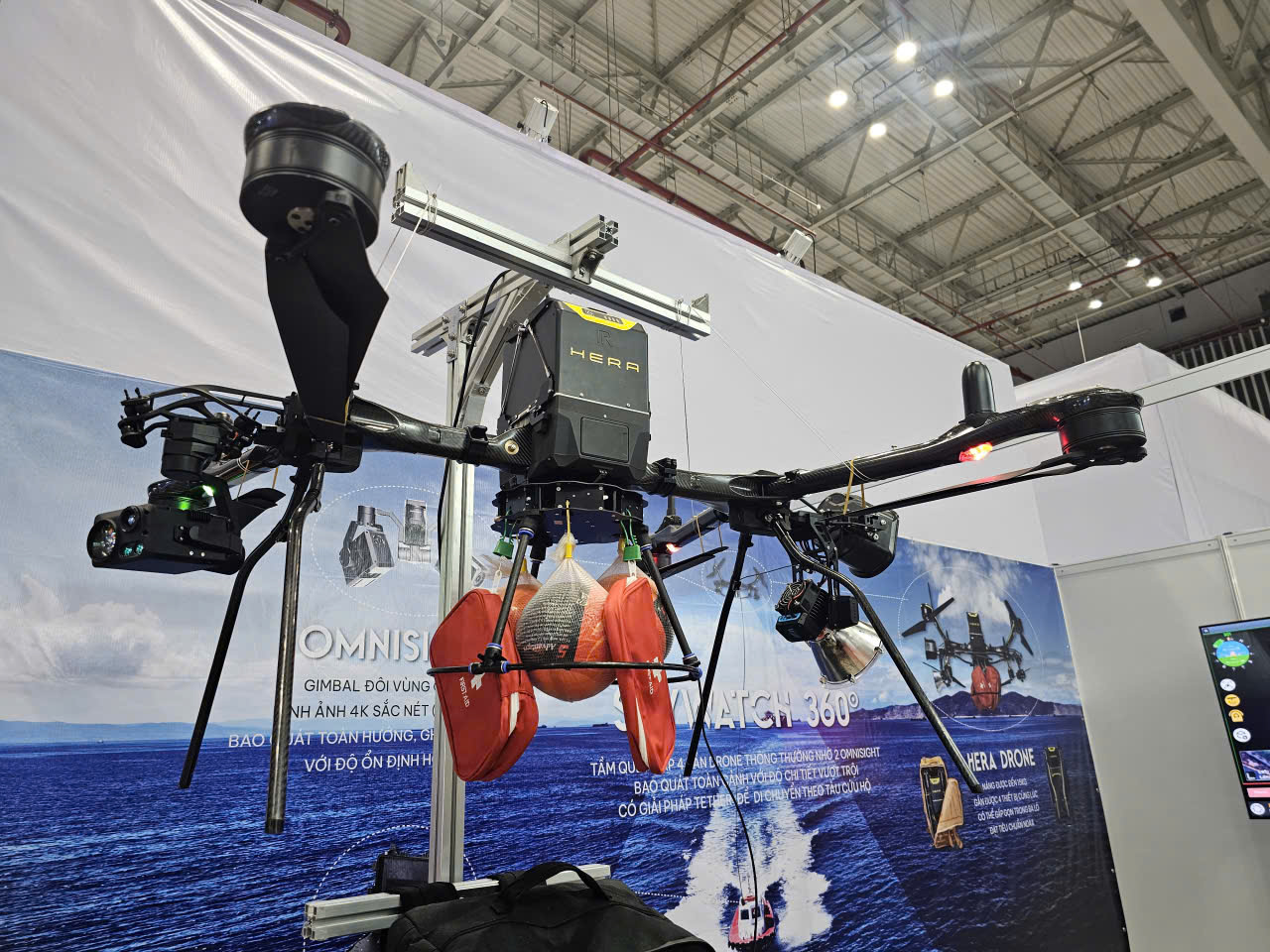 Több milliárd vietnami dong értékű drón közeli felvétele - 9. kép Cận cảnh UAV trị giá hàng tỉ đồng do Việt Nam chế tạo- Ảnh 9.