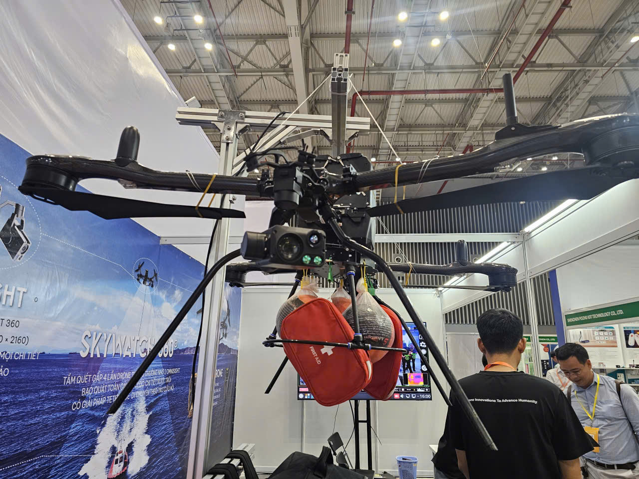 Közeli kép egy Vietnámban gyártott, milliárd dong értékű drónról - 7. kép. Cận cảnh UAV trị giá hàng tỉ đồng do Việt Nam chế tạo- Ảnh 7.