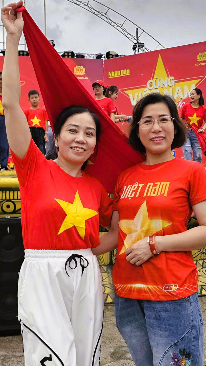 32 ribu orang di Thanh Hoa turun ke jalan untuk berbaris  32 ngàn người ở Thanh Hóa xuống đường đi bộ