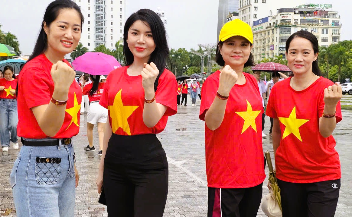 32 ribu orang di Thanh Hoa turun ke jalan untuk berbaris  32 ngàn người ở Thanh Hóa xuống đường đi bộ