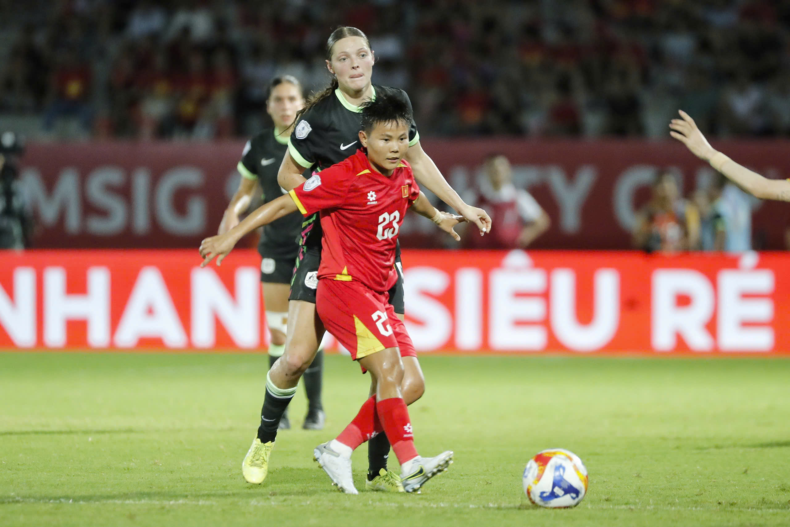 Perdendo para a Austrália, a seleção feminina do Vietnã enfrentará a Tailândia na disputa pelo terceiro lugar - Foto 2. Thua Úc, tuyển nữ Việt Nam gặp Thái Lan ở trận tranh hạng 3- Ảnh 2.