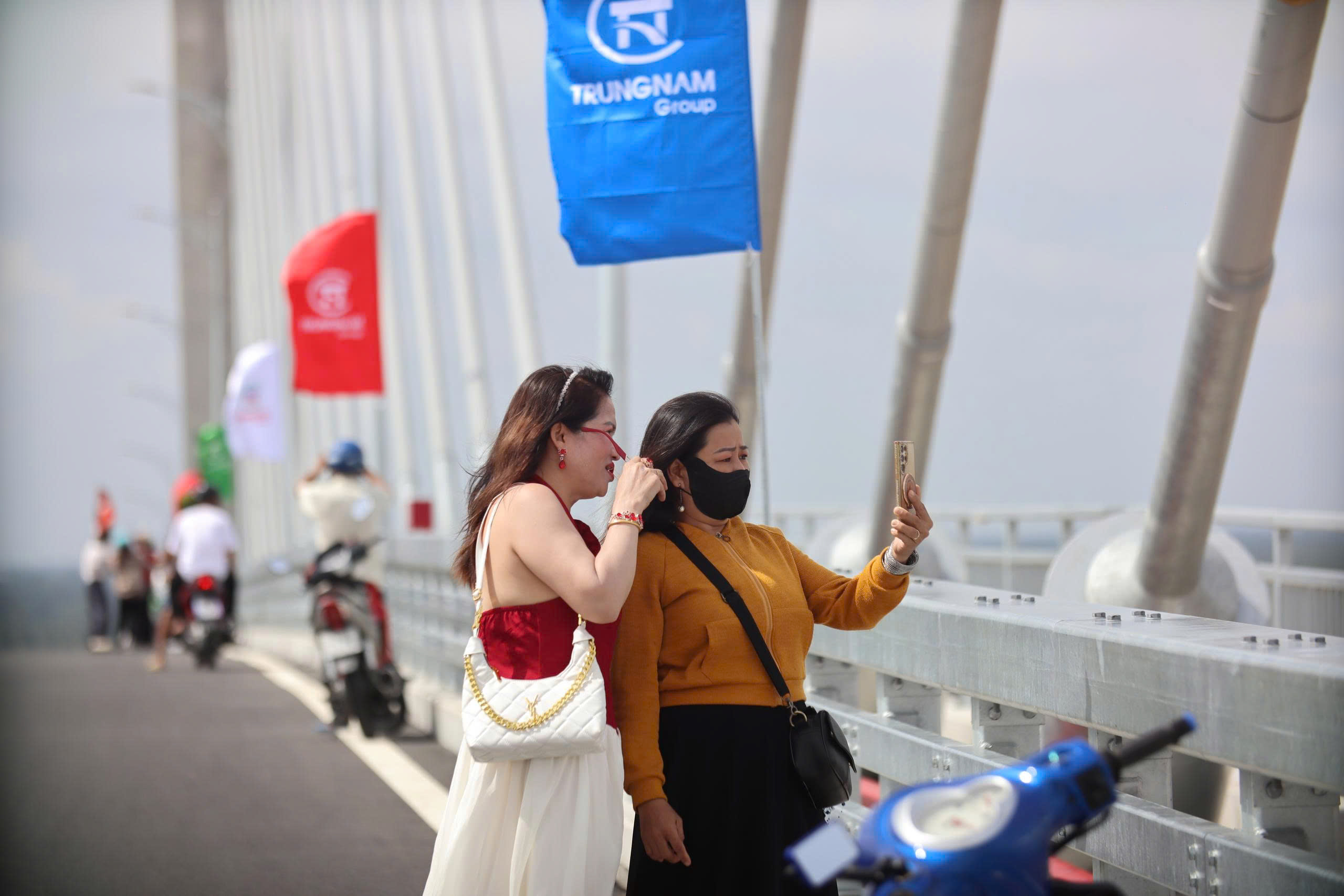 Hình ảnh trước ngày thông xe cầu Rạch Miễu 2 đầy háo hức và chuẩn bị hoàn tất - Ảnh 12.