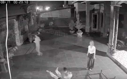 Một người phụ nữ đâm trọng thương 2 người đàn ông - Ảnh 2.