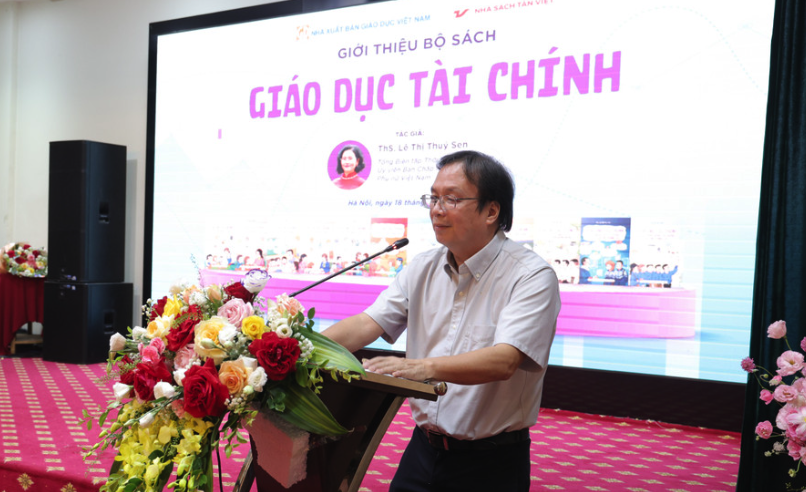 Ra mắt bộ sách "Giáo dục tài chính" cho học sinh- Ảnh 2. Ra mắt bộ sách "Giáo dục tài chính" cho học sinh- Ảnh 2.