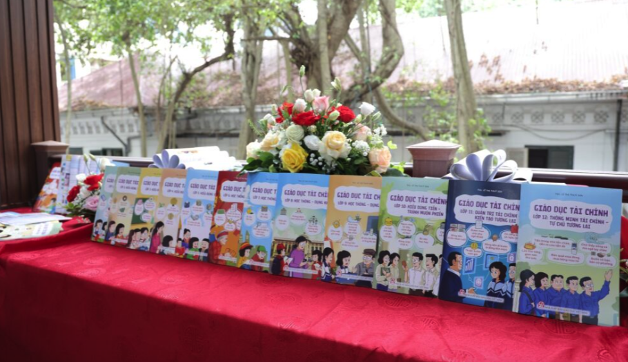 Ra mắt bộ sách "Giáo dục tài chính" cho học sinh- Ảnh 3. Ra mắt bộ sách "Giáo dục tài chính" cho học sinh- Ảnh 3.