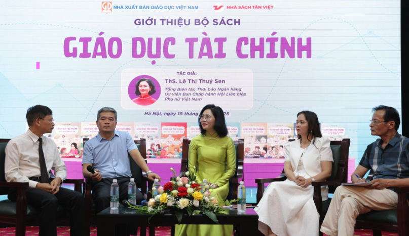 Ra mắt bộ sách "Giáo dục tài chính" cho học sinh- Ảnh 1. Ra mắt bộ sách "Giáo dục tài chính" cho học sinh- Ảnh 1.