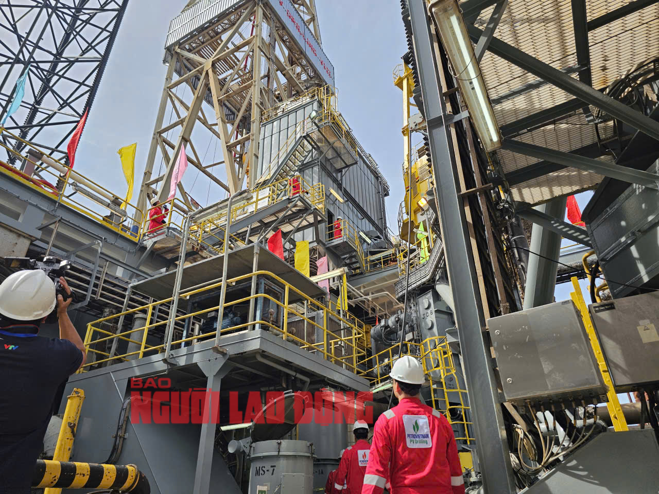 Lễ đặt tên giàn khoan PVD8 do người Việt đảm trách hoàn toàn tại TP HCM - Ảnh 6. Lễ đặt tên giàn khoan PVD8 do người Việt đảm trách hoàn toàn tại TP HCM - Ảnh 6.