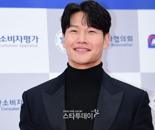 "Chàng hổ" Kim Jong-kook công bố cưới- Ảnh 3. "Chàng hổ" Kim Jong-kook công bố cưới- Ảnh 3.