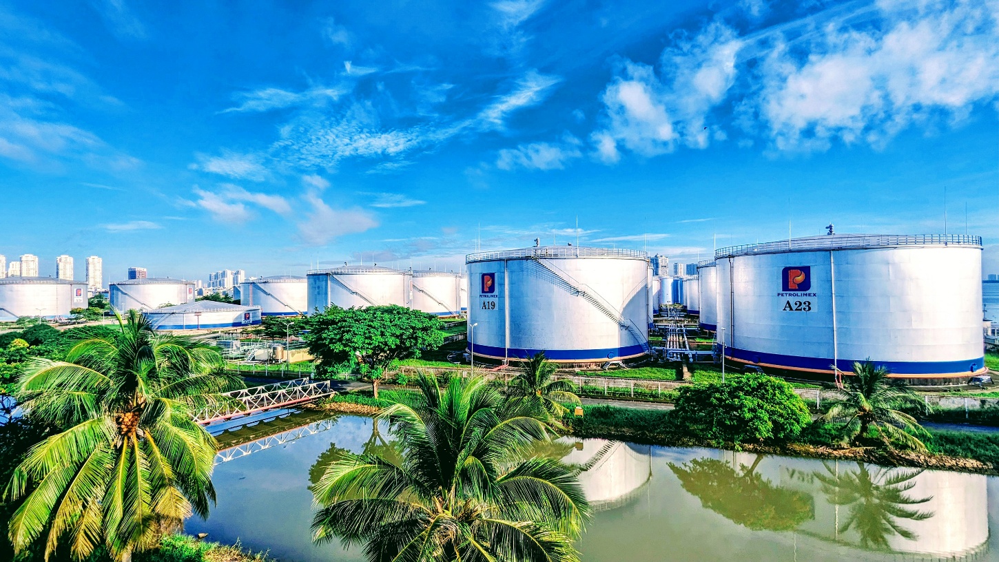 TỔNG KHO XĂNG DẦU NHÀ BÈ: 50 năm gắn liền với dòng chảy năng lượng quốc gia- Ảnh 6. TỔNG KHO XĂNG DẦU NHÀ BÈ: 50 năm gắn liền với dòng chảy năng lượng quốc gia- Ảnh 6.