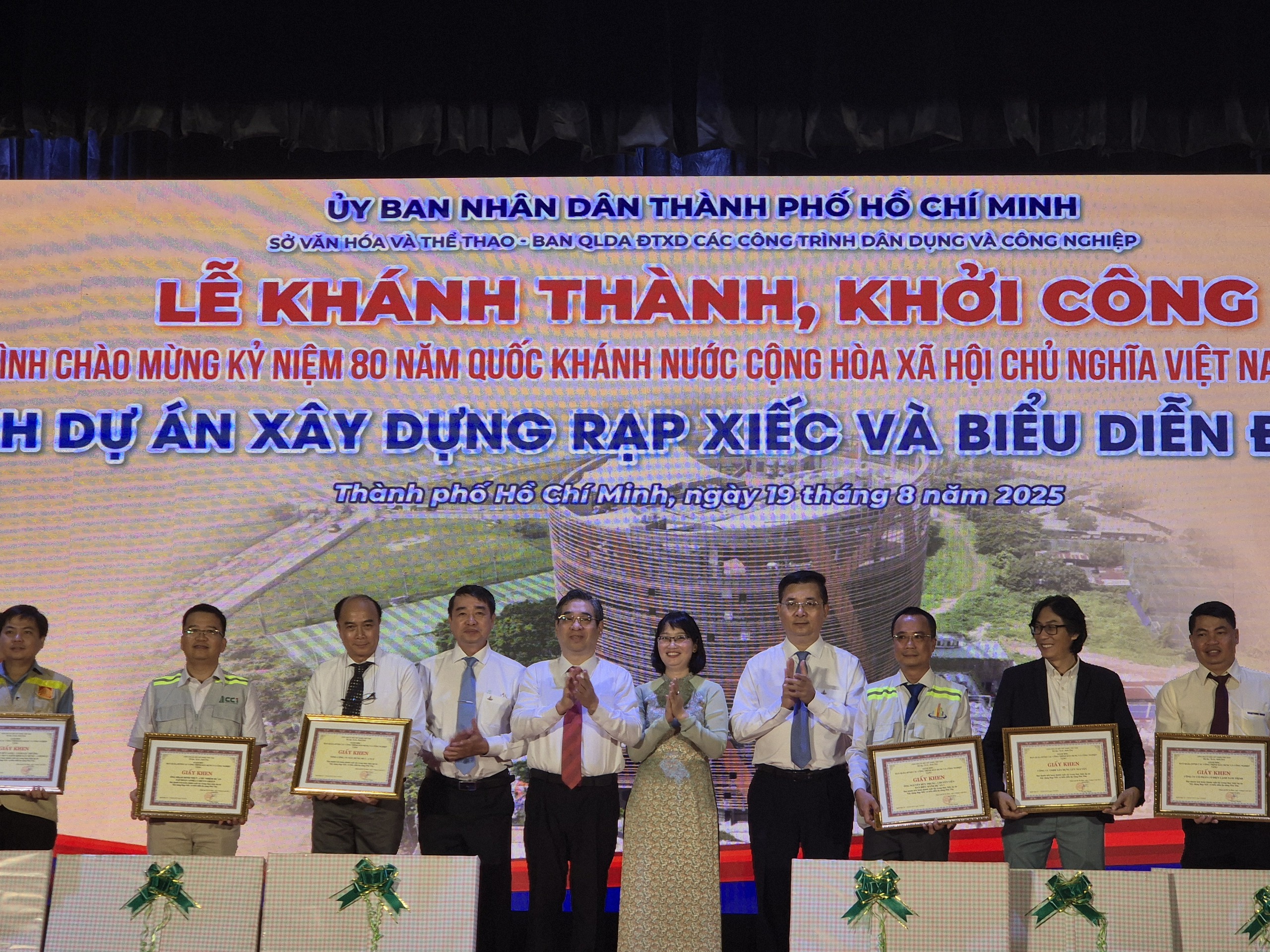 ទីក្រុងហូជីមិញ៖ កន្លែងជាច្រើនទៀតសម្រាប់ទស្សនិកជនទស្សនាសិល្បៈ - រូបថត ៥. TP HCM: Thêm địa điểm để khán giả xem nghệ thuật- Ảnh 5.