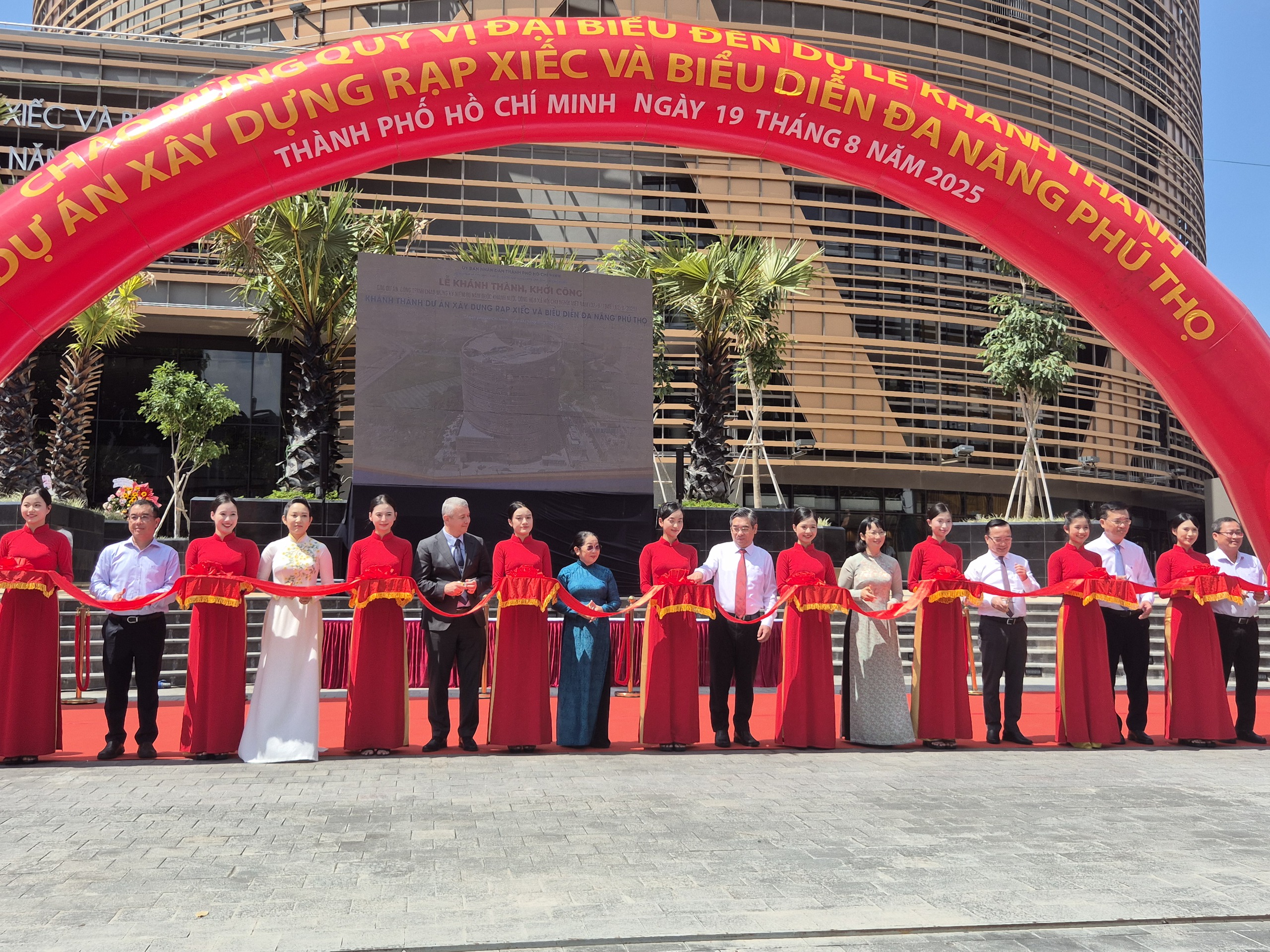 ទីក្រុងហូជីមិញ៖ កន្លែងជាច្រើនទៀតសម្រាប់ទស្សនិកជនទស្សនាសិល្បៈ - រូបថត ៧. TP HCM: Thêm địa điểm để khán giả xem nghệ thuật- Ảnh 7.