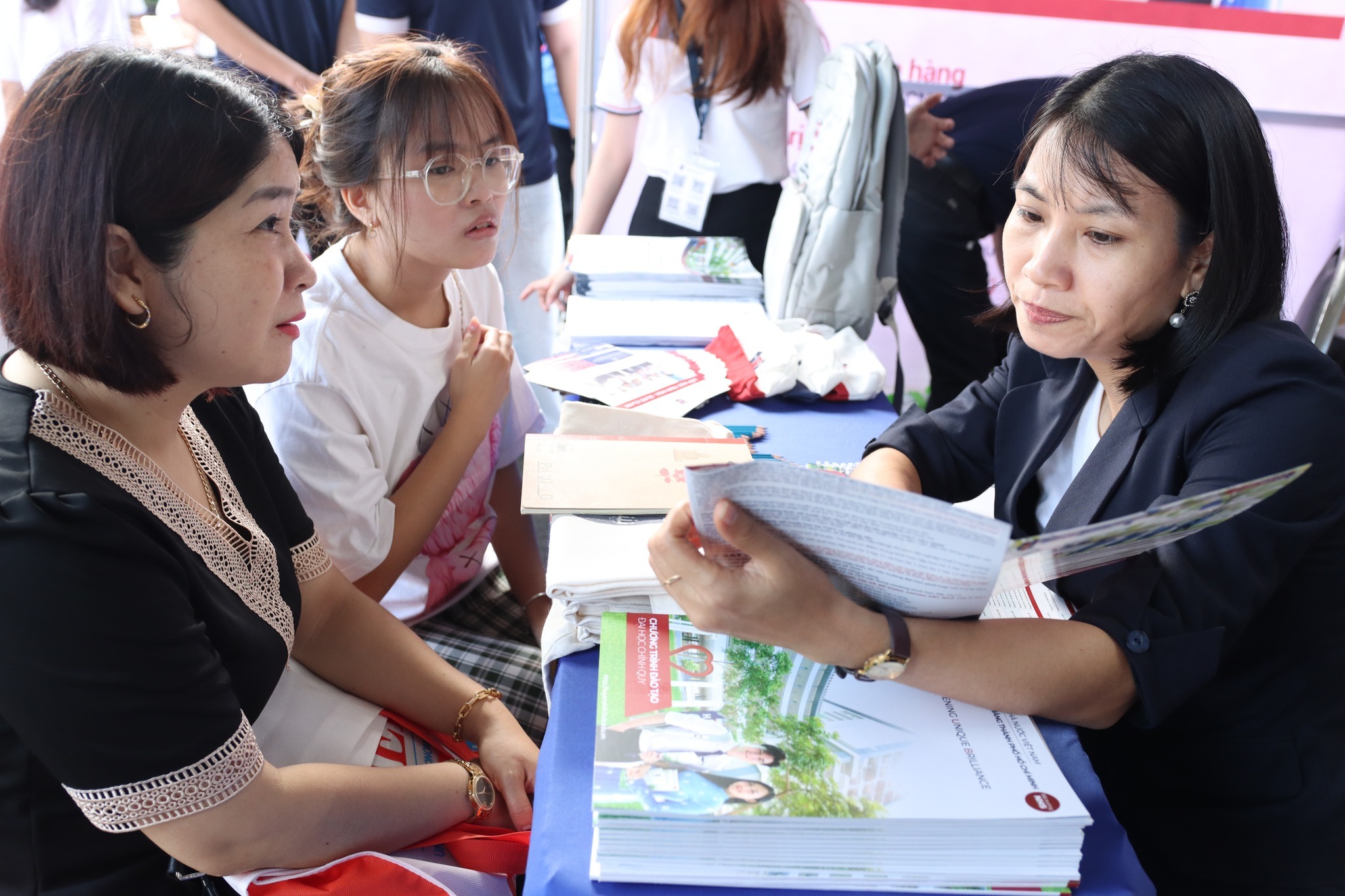 Thời gian công bố điểm chuẩn của các trường ĐH ở TP HCM - Ảnh 2.