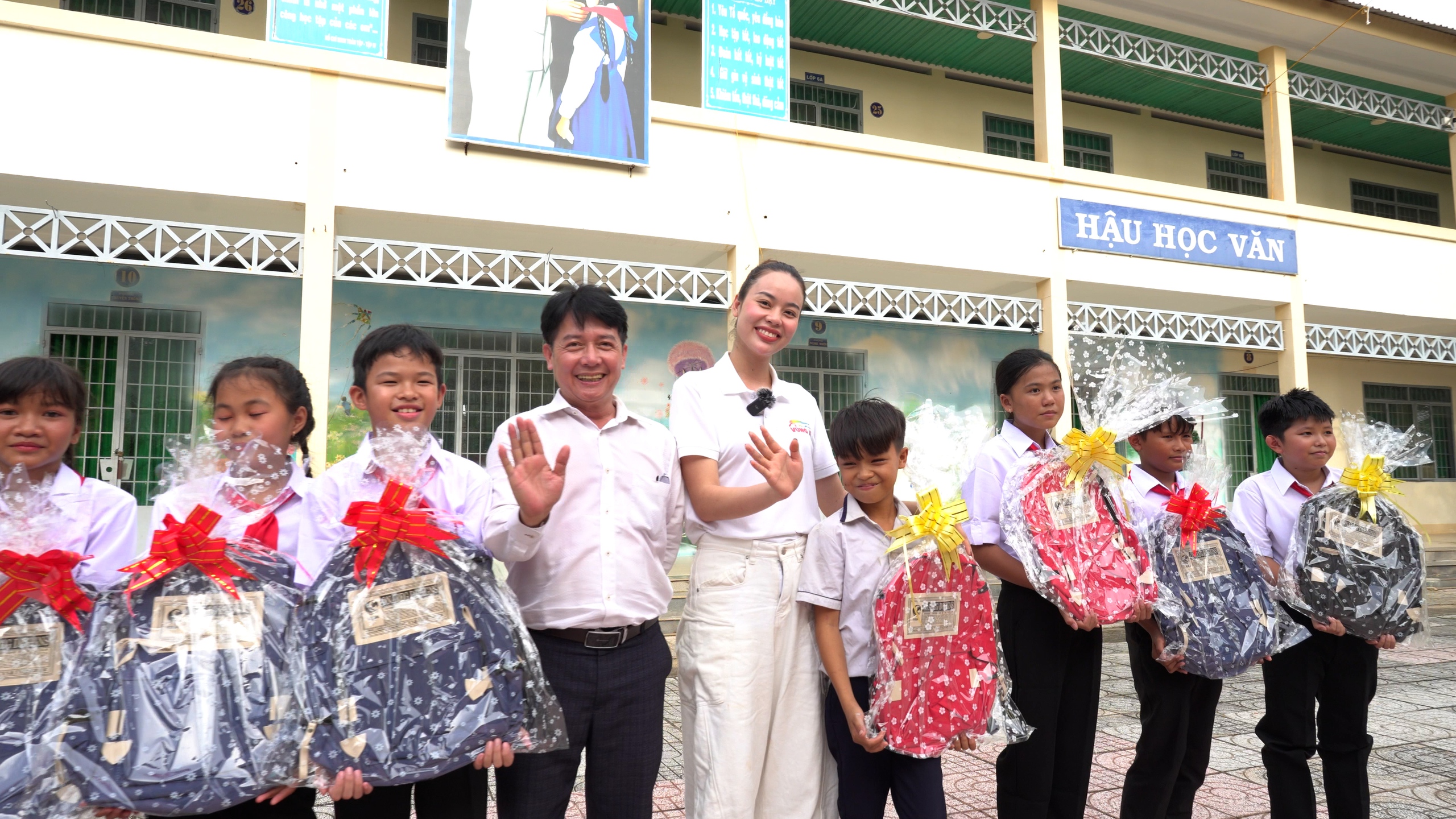 Tô màu vùng xa vẽ tiếp ước mơ học sinh khó khăn - Ảnh 2.