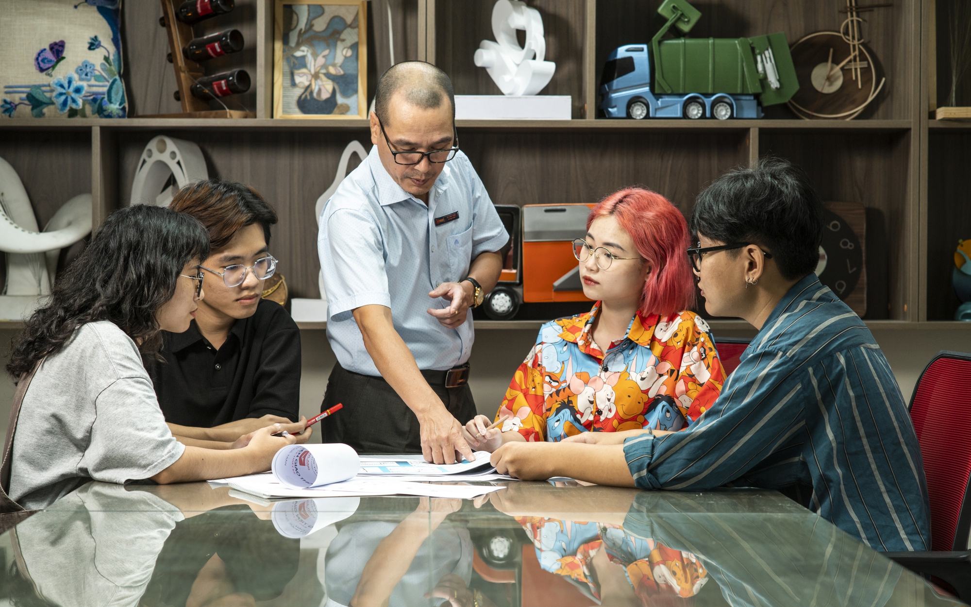 Trường ĐH Văn Lang nhận Huân chương Lao động hạng Nhì - Ảnh 2.