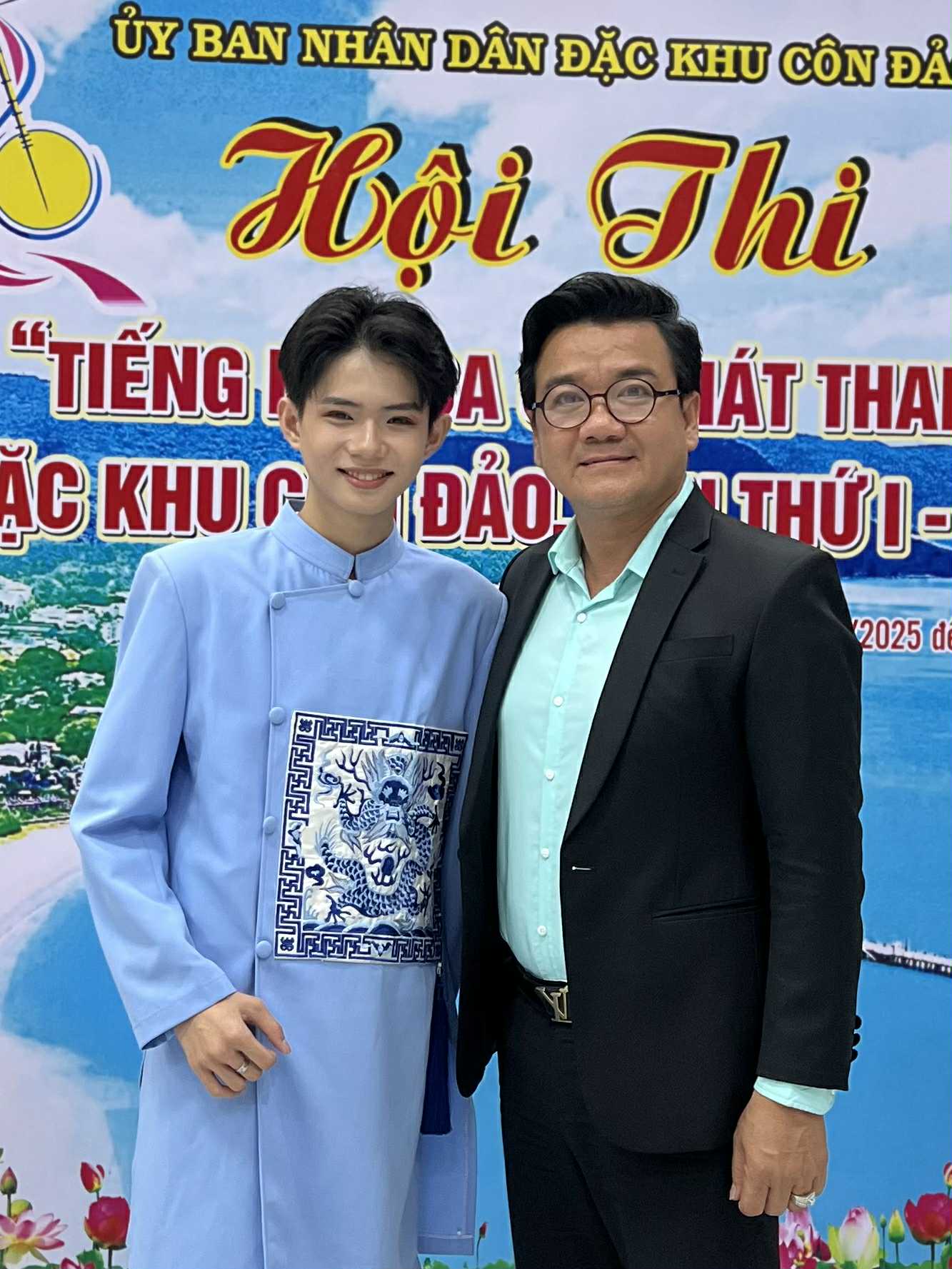 Vuong Quan Tri និងបំណងប្រាថ្នារបស់គាត់ដើម្បីយកឈ្នះទស្សនិកជនវ័យក្មេងដែលចូលចិត្តបទចម្រៀង vọng cổ នៅ Con Dao - រូបថតទី 3 ។ Vương Quan Trí và khát vọng chinh phục khán giả trẻ yêu bài vọng cổ tại Côn Đảo- Ảnh 3.