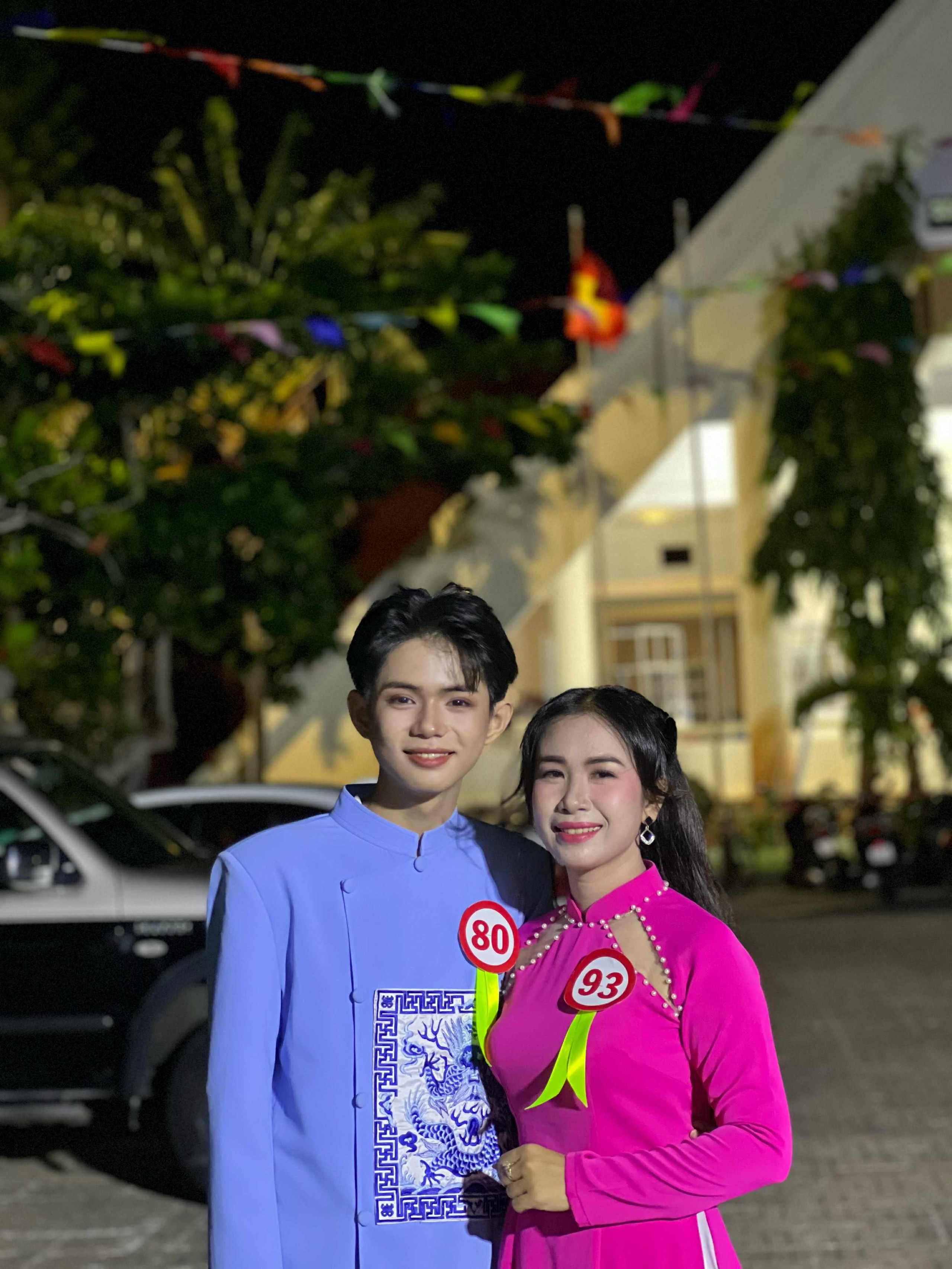 Vuong Quan Tri និងបំណងប្រាថ្នារបស់គាត់ដើម្បីយកឈ្នះទស្សនិកជនវ័យក្មេងដែលចូលចិត្តបទចម្រៀង vọng cổ នៅ Con Dao - រូបថតទី 4 ។ Vương Quan Trí và khát vọng chinh phục khán giả trẻ yêu bài vọng cổ tại Côn Đảo- Ảnh 4.