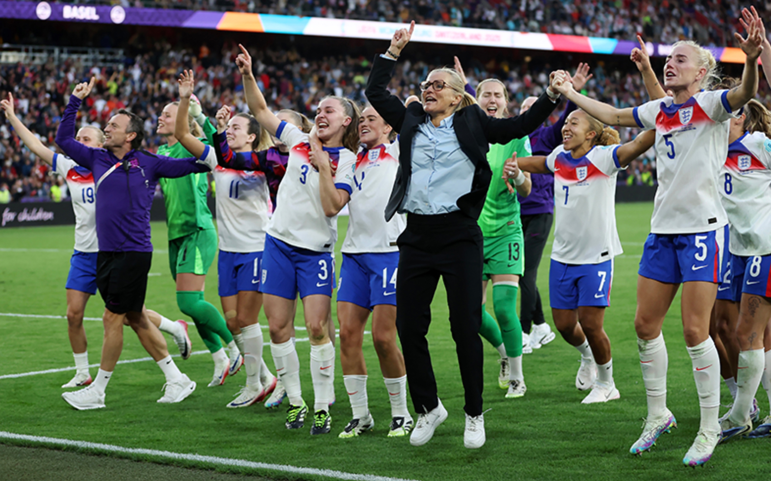 Sarina Wiegman - kiến trúc sư của bóng đá nữ Anh - Ảnh 1.