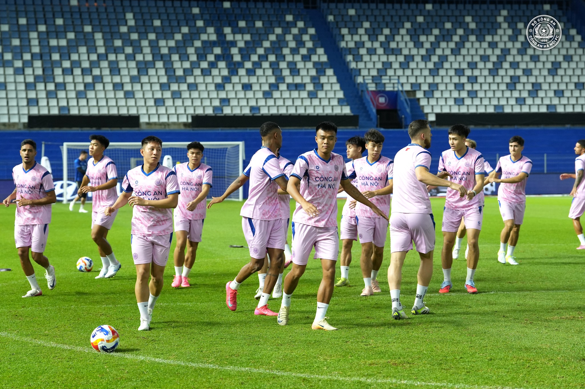 Clube CAHN está pronto para conquistar torneios internacionais - Foto 1. CLB CAHN sẵn sàng chinh phục giải quốc tế- Ảnh 1.