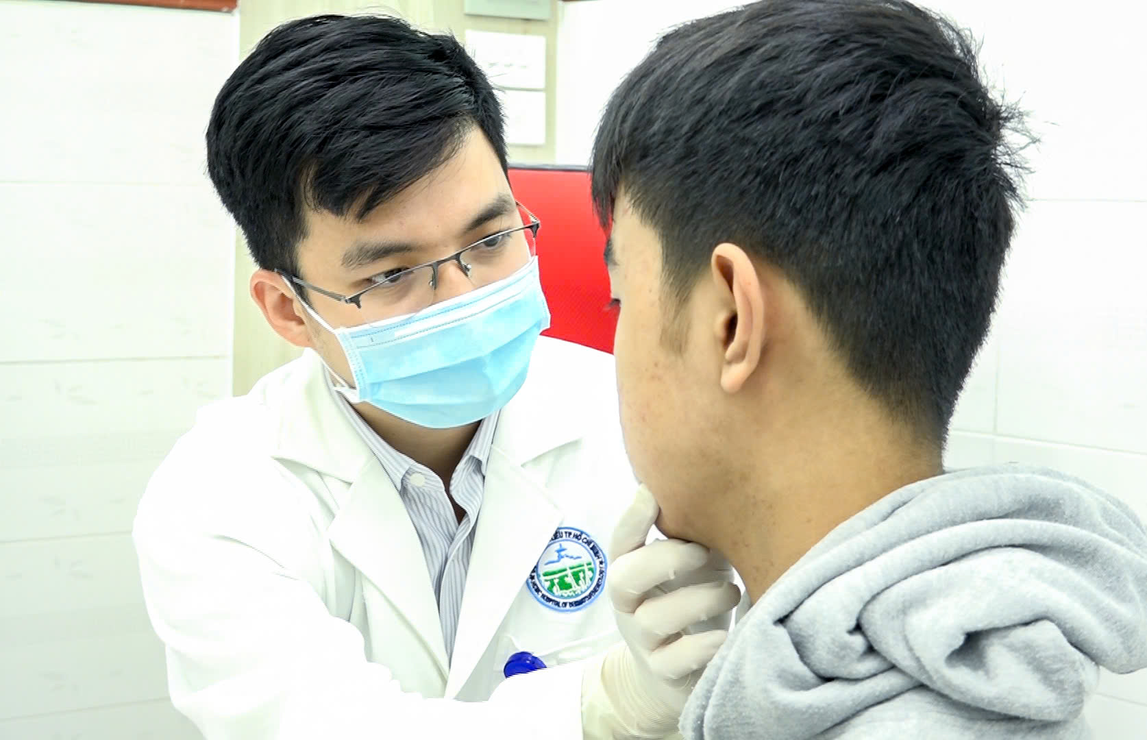 Cảnh báo nguy cơ tai biến sau khi xăm hình - Ảnh 1.