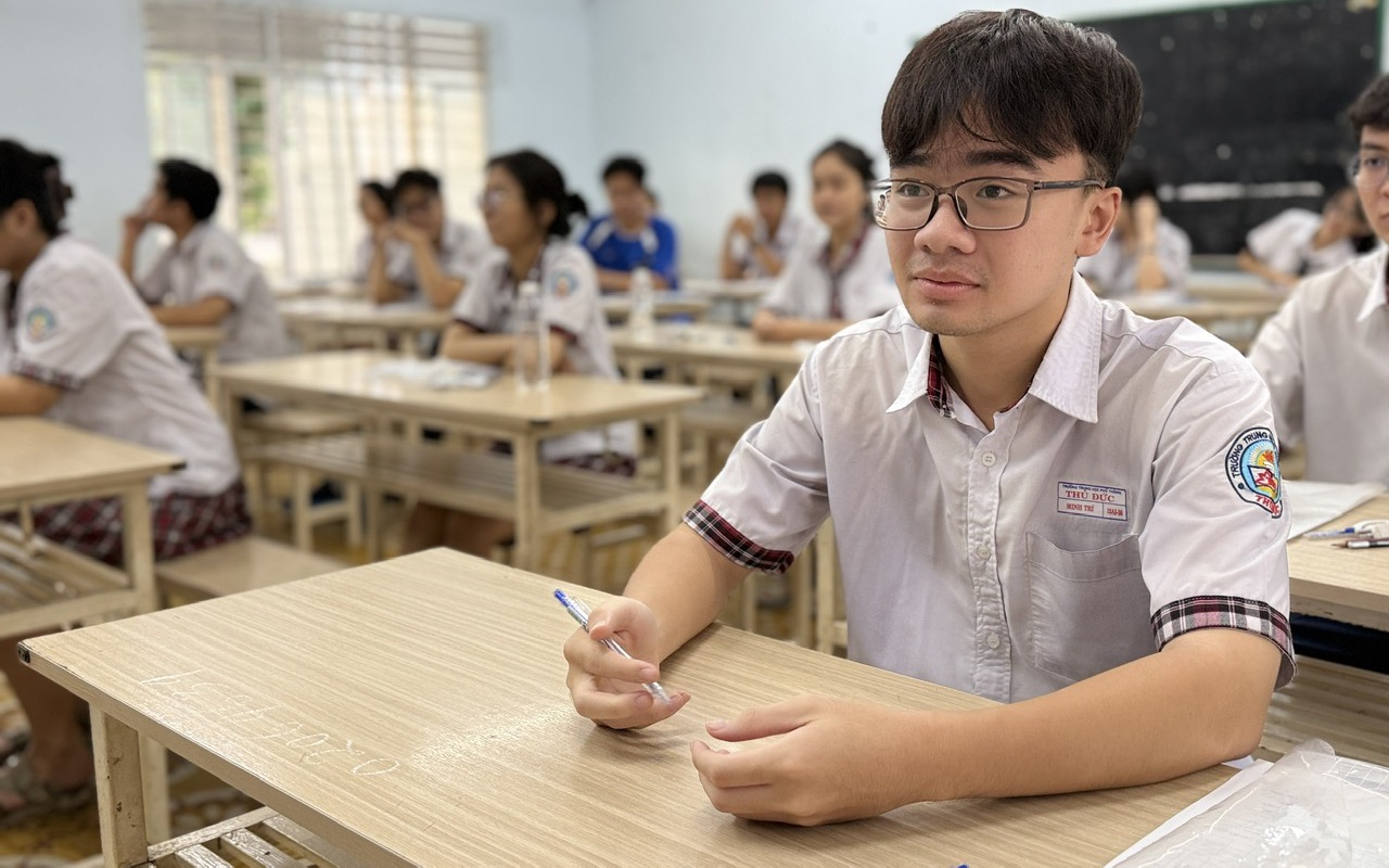 Tăng lọc ảo trong tuyển sinh đại học: Thí sinh căng thẳng chờ điểm chuẩn - Ảnh 2.