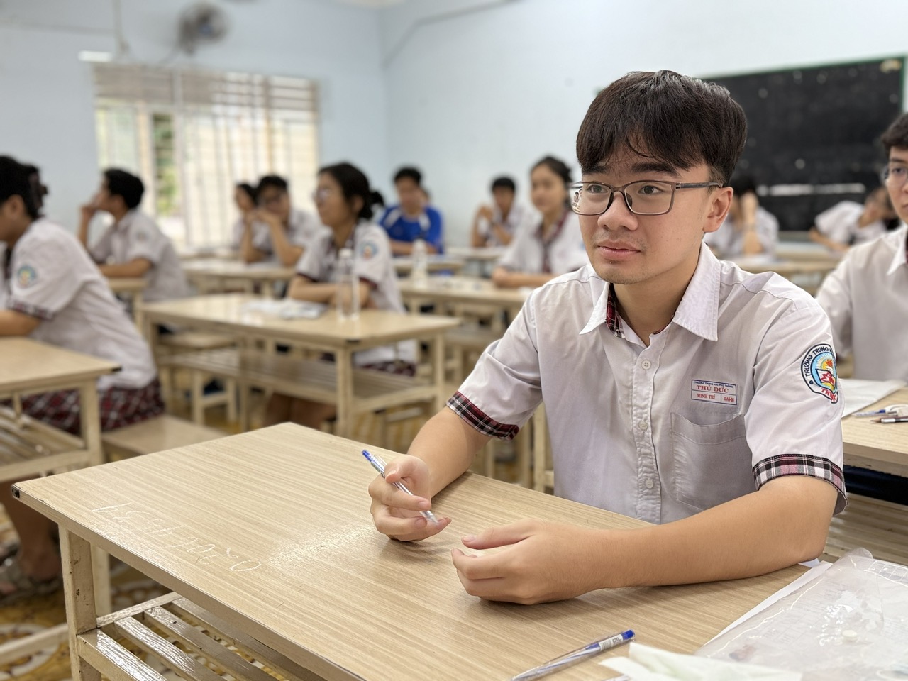 گرم، شہوت انگیز: وزارت تعلیم و تربیت یونیورسٹی کے داخلے کے امتحان کے اسکور کے اعلان میں تاخیر کرنے کی درخواست کرتی ہے - تصویر 1۔ Nóng: Bộ GD-ĐT yêu cầu lùi thời điểm công bố điểm chuẩn ĐH- Ảnh 1.