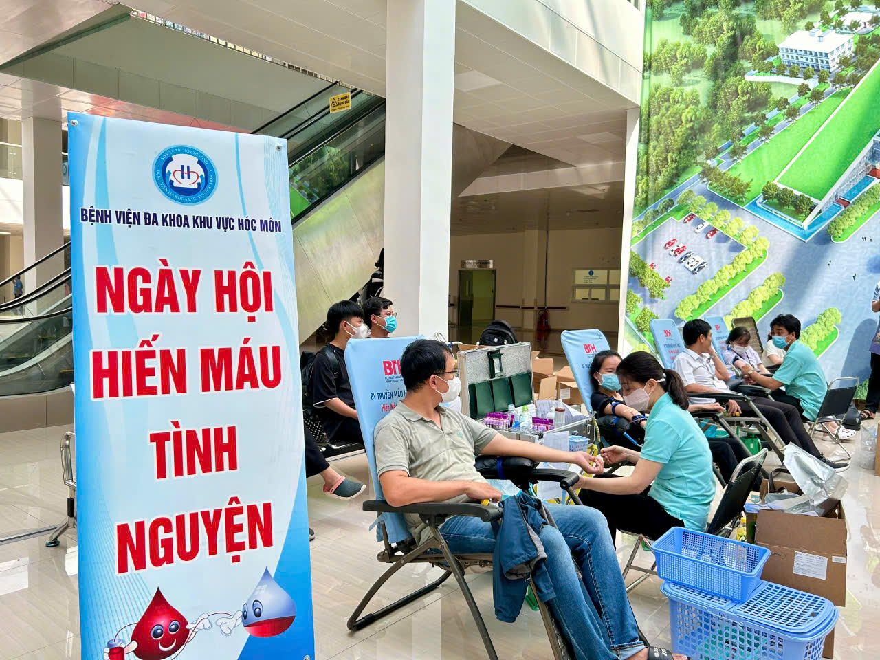 Người dân khó khăn tại TP HCM xúc động khi được mổ mắt miễn phí- Ảnh 6.