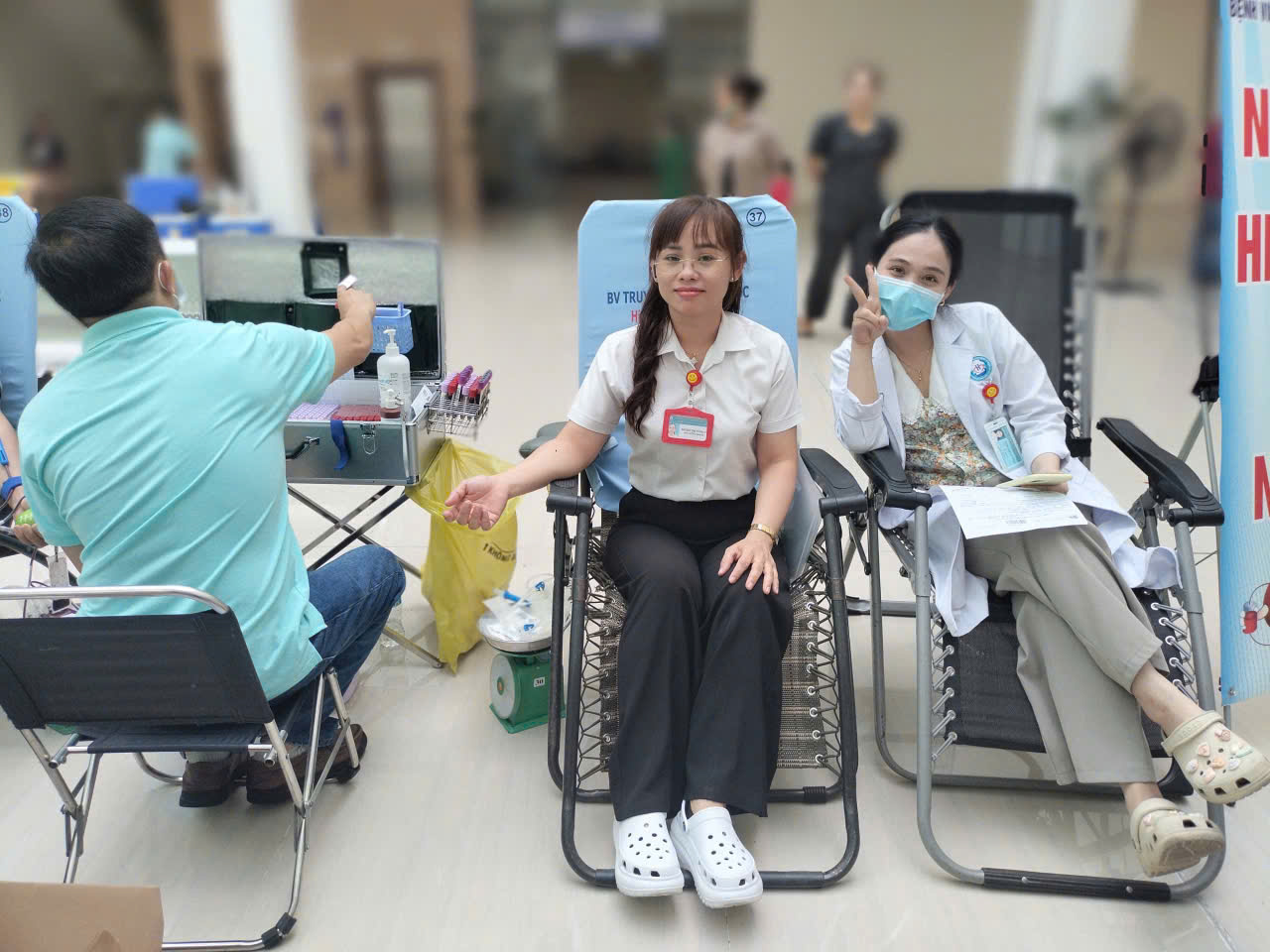 Người dân khó khăn tại TP HCM xúc động khi được mổ mắt miễn phí- Ảnh 5.