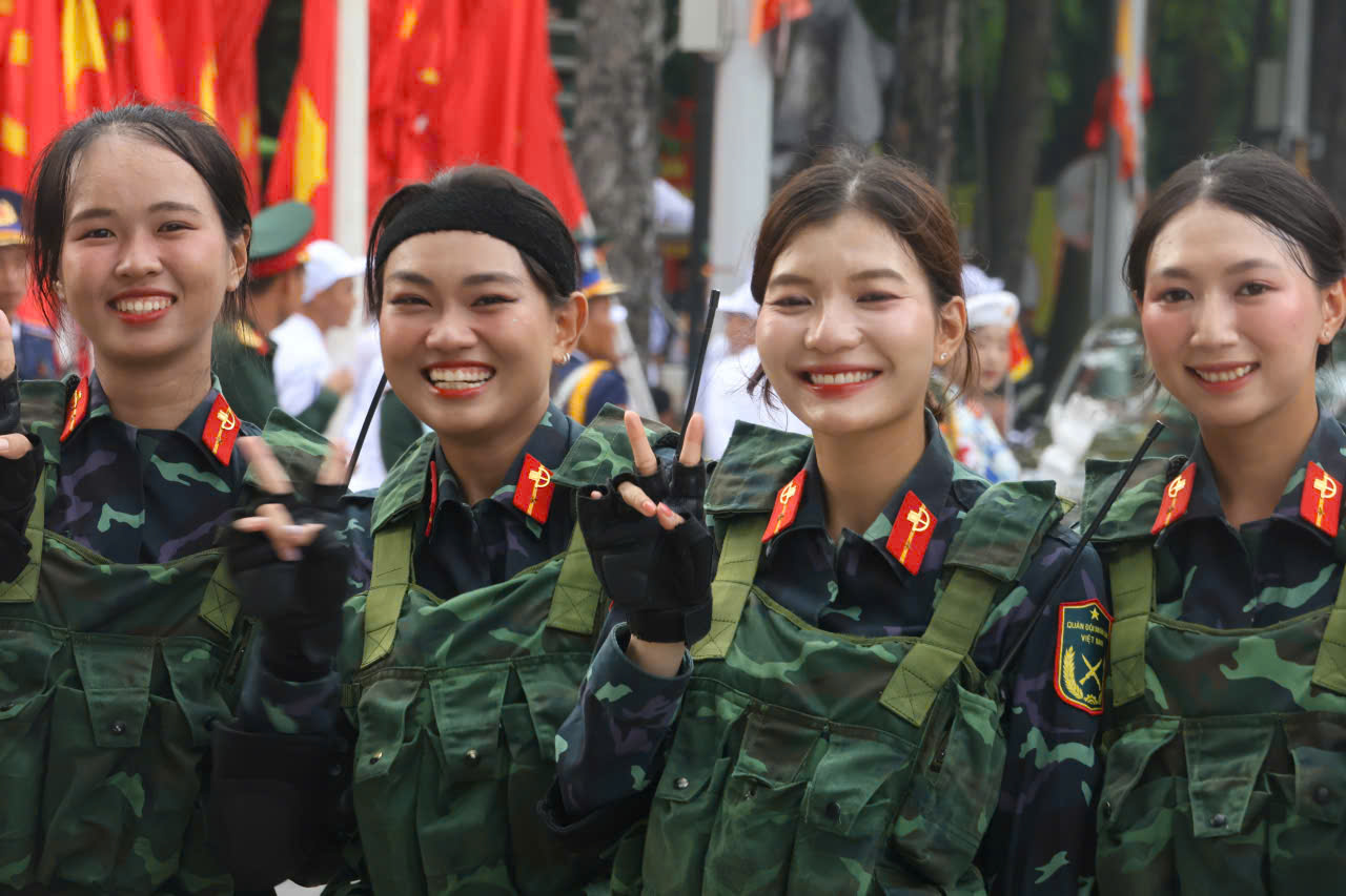 Những "bóng hồng" hợp luyện diễu binh tại Quảng trường Ba Đình - Ảnh 3.