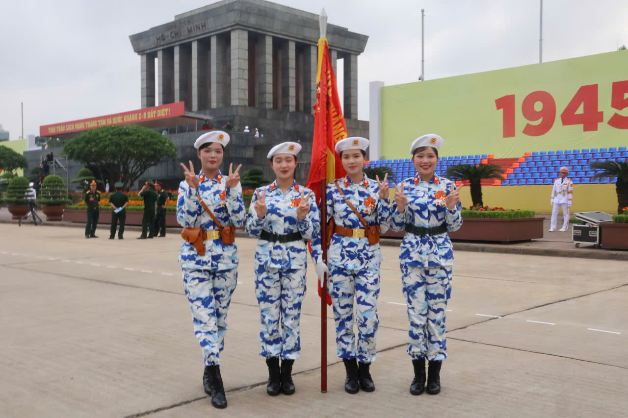 Những "bóng hồng" hợp luyện diễu binh tại Quảng trường Ba Đình - Ảnh 5.