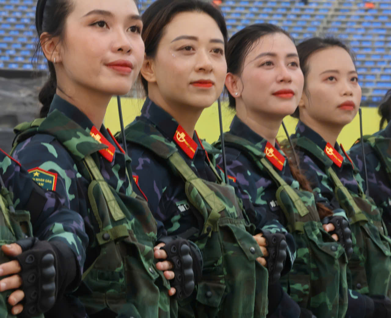 Những "bóng hồng" hợp luyện diễu binh tại Quảng trường Ba Đình - Ảnh 2.