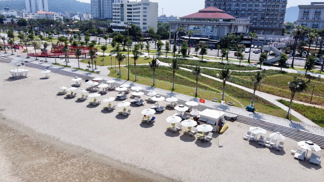 Những "người hùng thầm lặng" giữa sóng biển Bãi Sau- Ảnh 4. Những "người hùng thầm lặng" giữa sóng biển Bãi Sau- Ảnh 4.