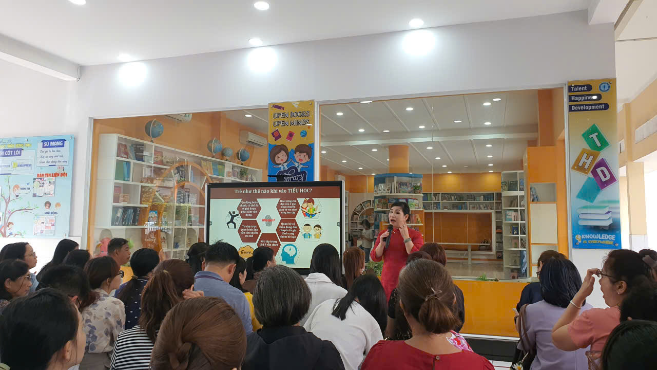 Okul müdürünün 1. sınıfa başlayan çocukları olan velilere anlamlı mesajı - Fotoğraf 3. Thông điệp ý nghĩa của cô hiệu trưởng gửi phụ huynh có con vào lớp 1- Ảnh 3.