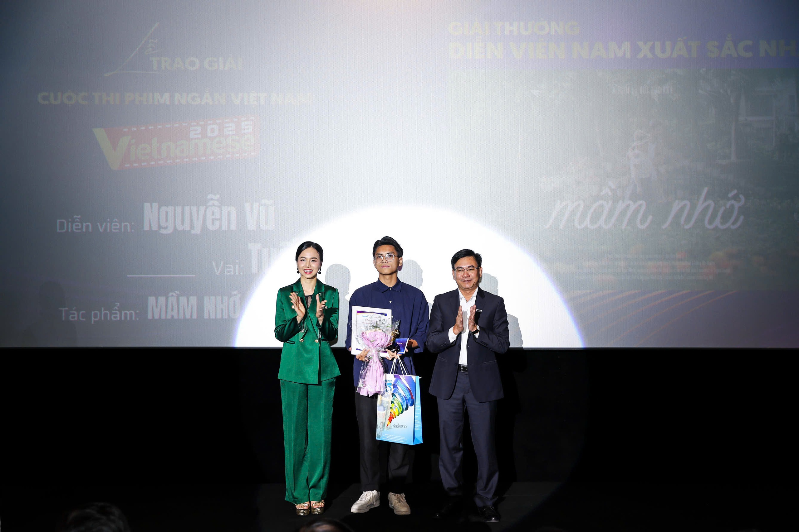 Báo Thanh Niên trao giải cuộc thi phim ngắn Vietnamese 2025 - Ảnh 3.