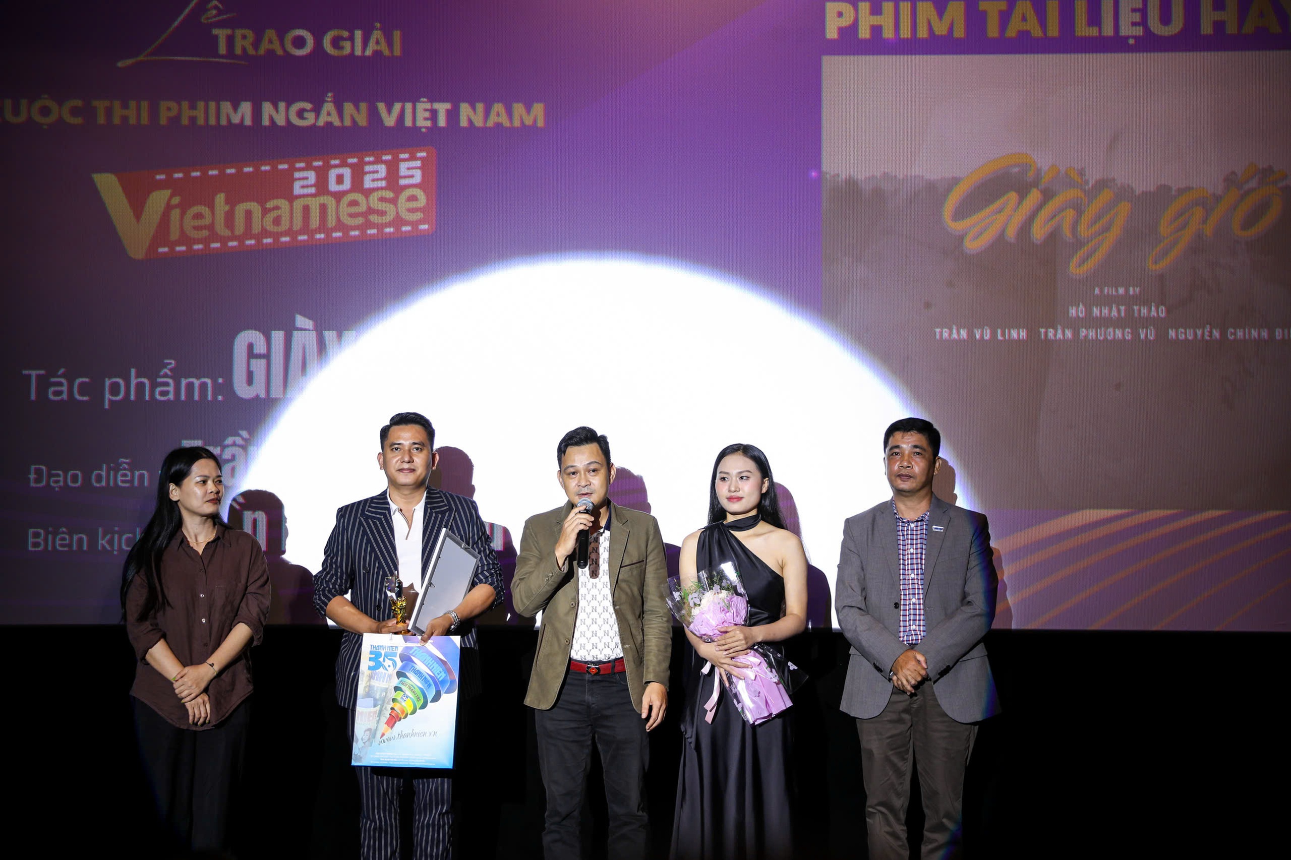 Báo Thanh Niên trao giải cuộc thi phim ngắn Vietnamese 2025 - Ảnh 2.