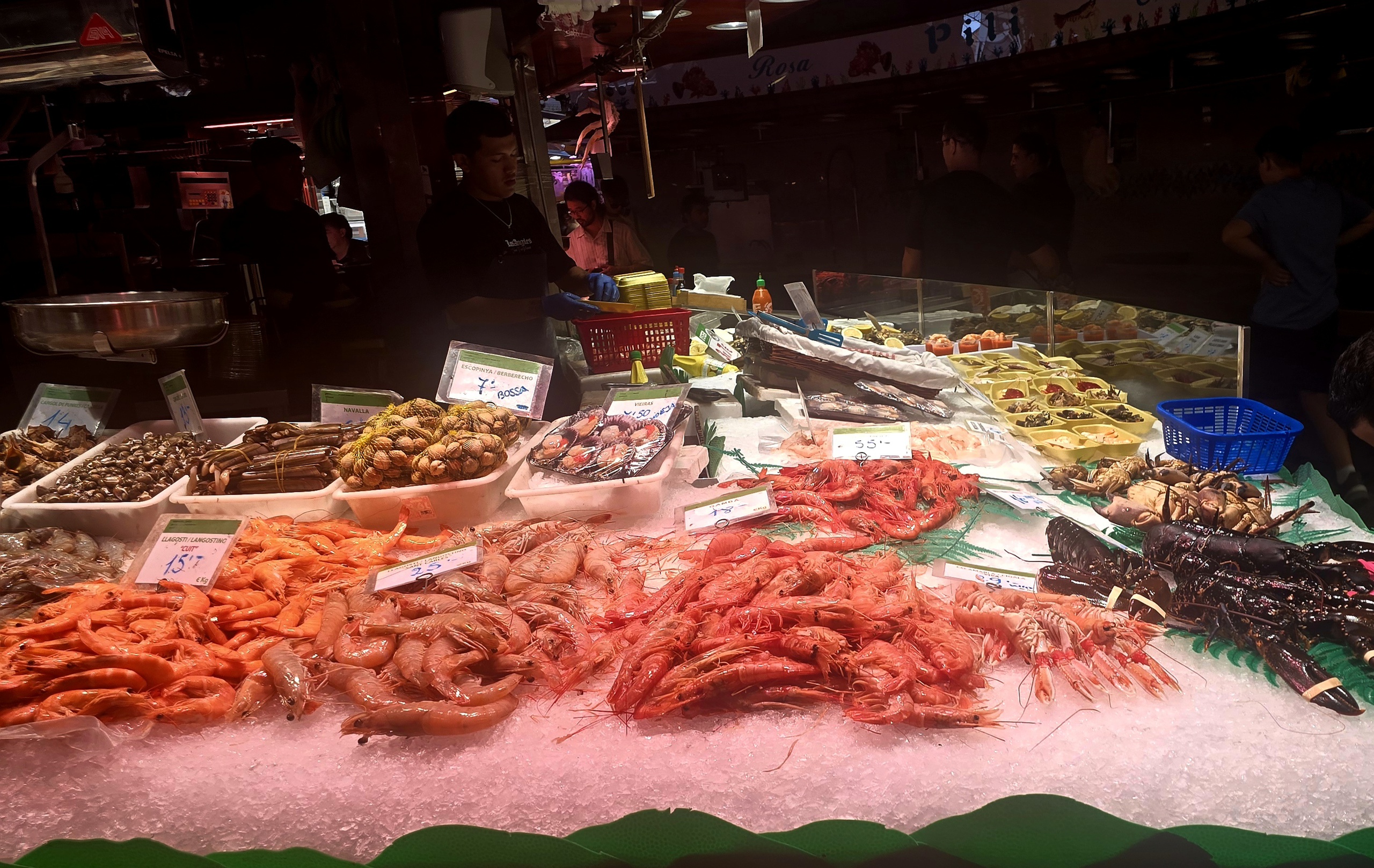 Khám phá chợ ẩm thực La Boqueria giữa lòng Barcelona - Ảnh 4.