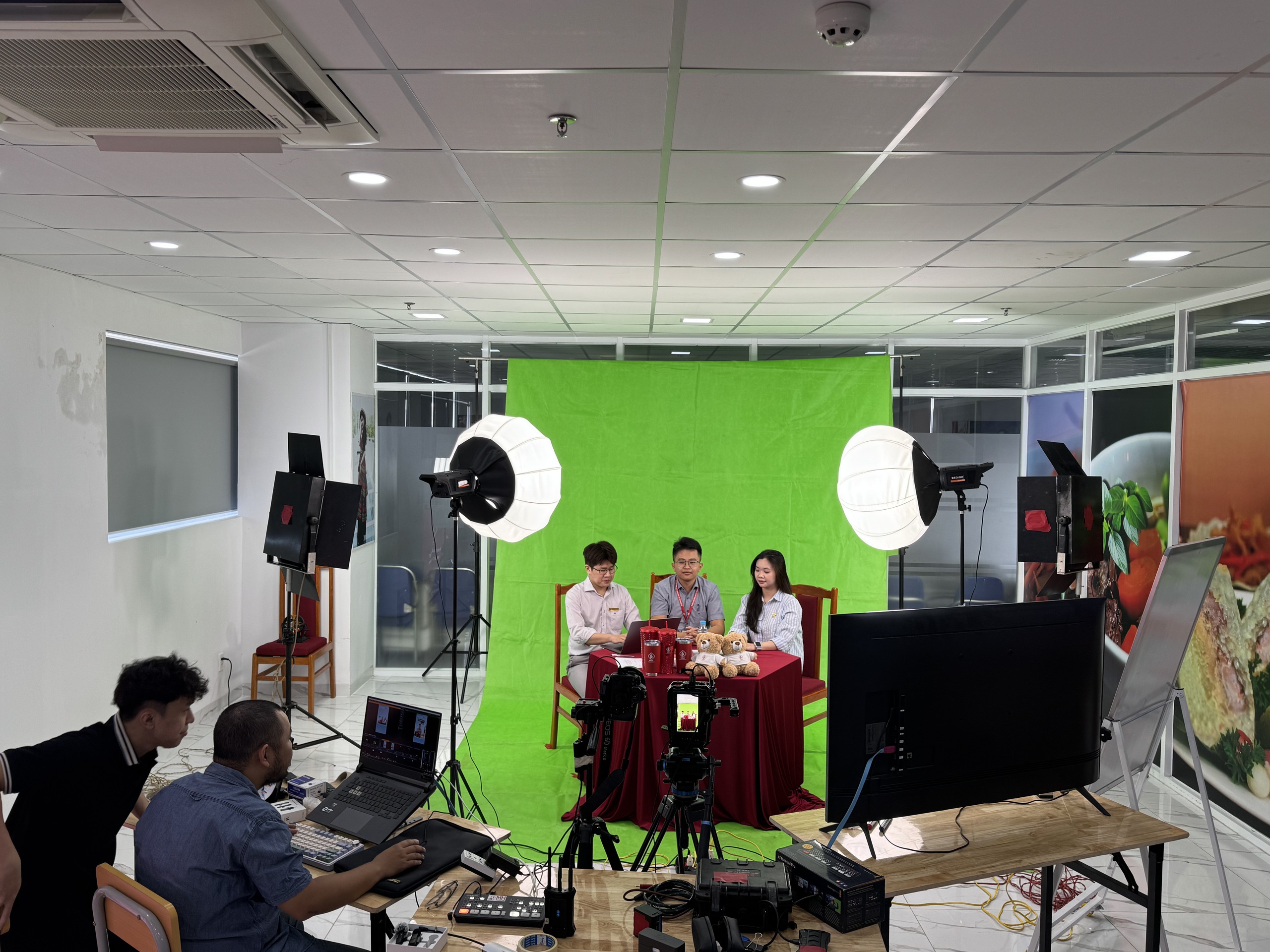 Trường ĐH đầu tư "khủng" cho phiên livestream công bố điểm chuẩn 2025 - Ảnh 5.