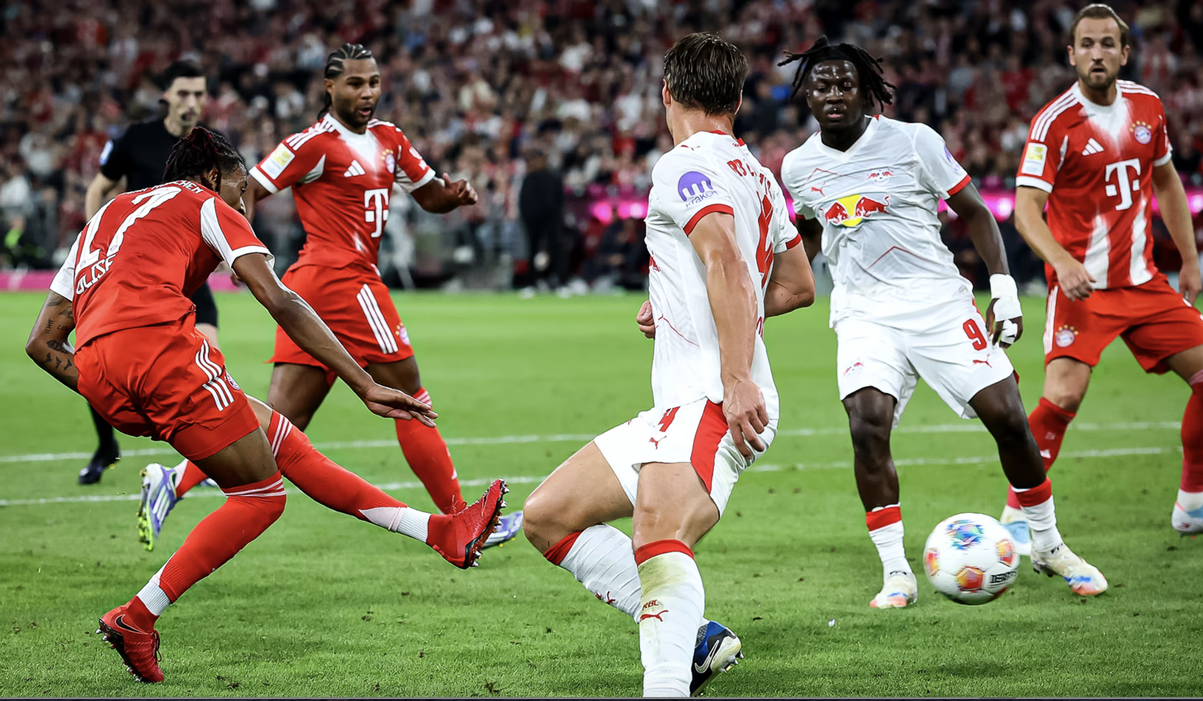 Bayern Munich hủy diệt Leipzig 6-0:
