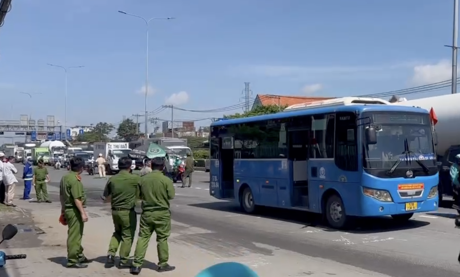 Tai nạn giao thông nghiêm trọng sáng nay ở phường Thới An, TP HCM- Ảnh 1. Tai nạn giao thông nghiêm trọng sáng nay ở phường Thới An, TP HCM- Ảnh 1.
