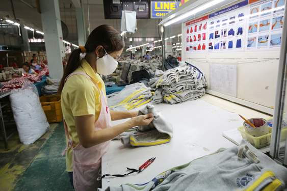Dệt may và da giày khai thác tiềm năng thị trường nội địa Việt Nam - Ảnh 1. Dệt may và da giày khai thác tiềm năng thị trường nội địa Việt Nam - Ảnh 1.