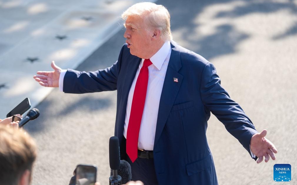 Cựu cố vấn của ông Donald Trump bị khám nhà, FBI ẩn ý "không ai đứng trên pháp luật" - Ảnh 3.