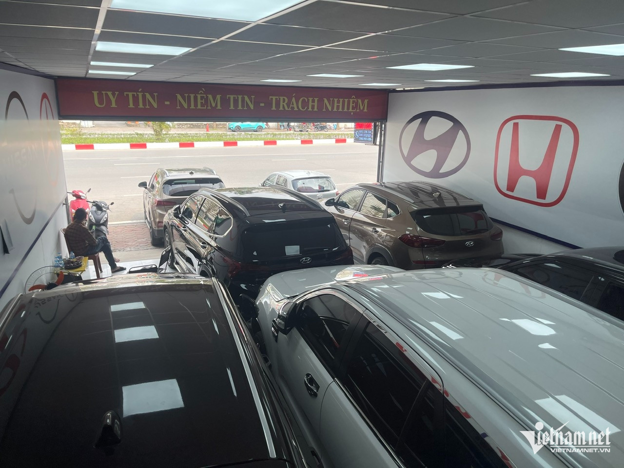 Thị trường ô tô cũ 2025: Giá rớt nhưng vẫn ế ẩm trong tháng Ngâu - Ảnh 2. Thị trường ô tô cũ 2025: Giá rớt nhưng vẫn ế ẩm trong tháng Ngâu - Ảnh 2.