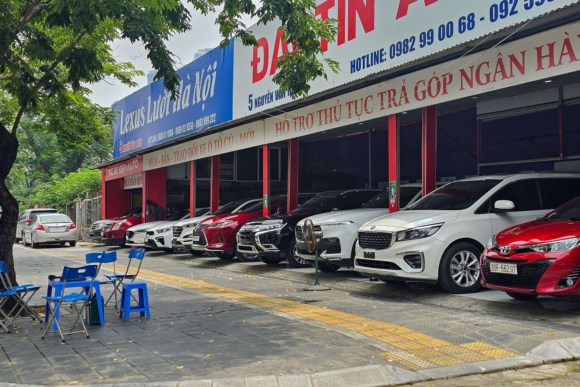 Thị trường ô tô cũ 2025: Giá rớt nhưng vẫn ế ẩm trong tháng Ngâu - Ảnh 4. Thị trường ô tô cũ 2025: Giá rớt nhưng vẫn ế ẩm trong tháng Ngâu - Ảnh 4.