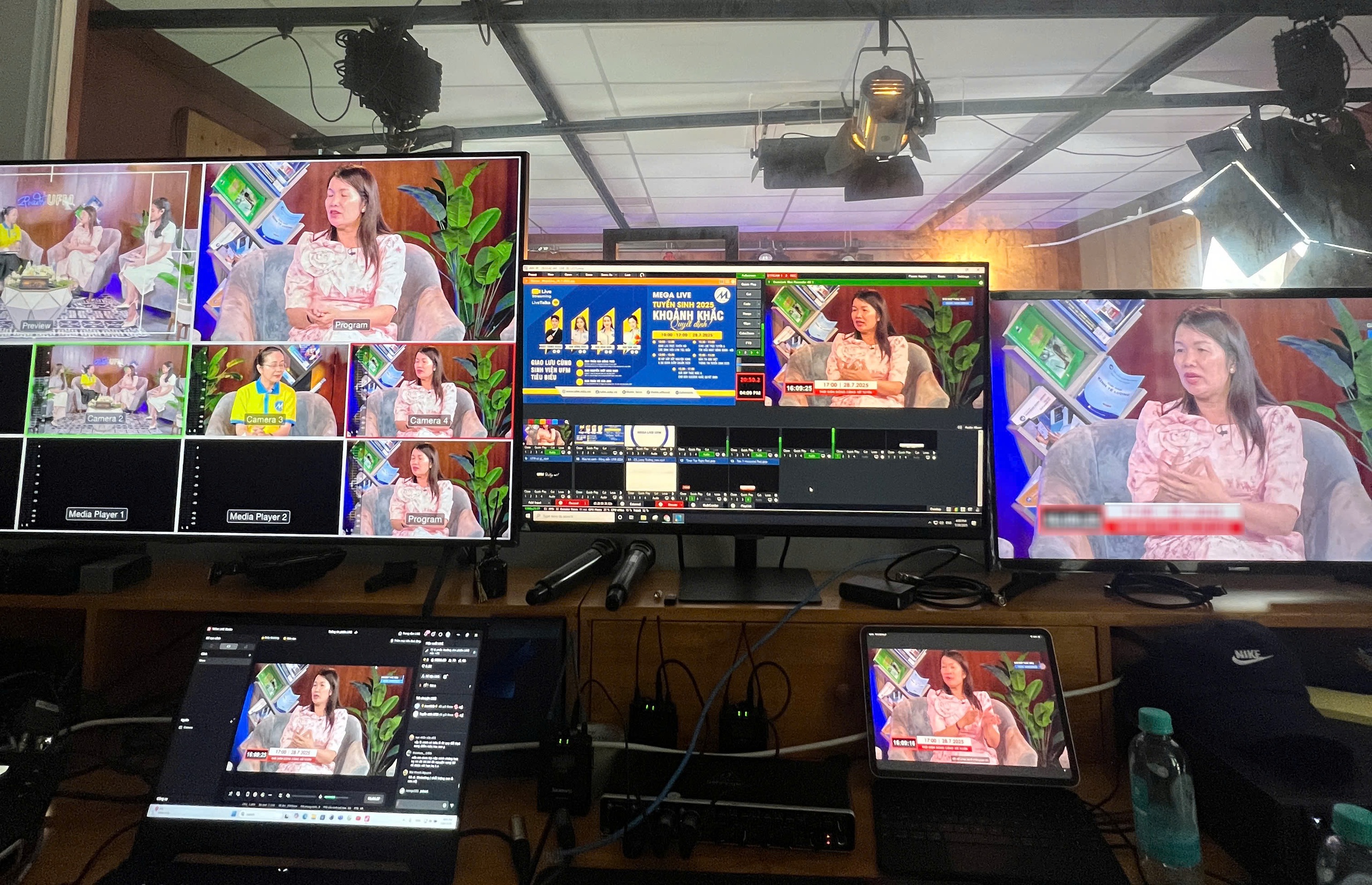Trường ĐH đầu tư "khủng" cho phiên livestream công bố điểm chuẩn 2025 - Ảnh 1.