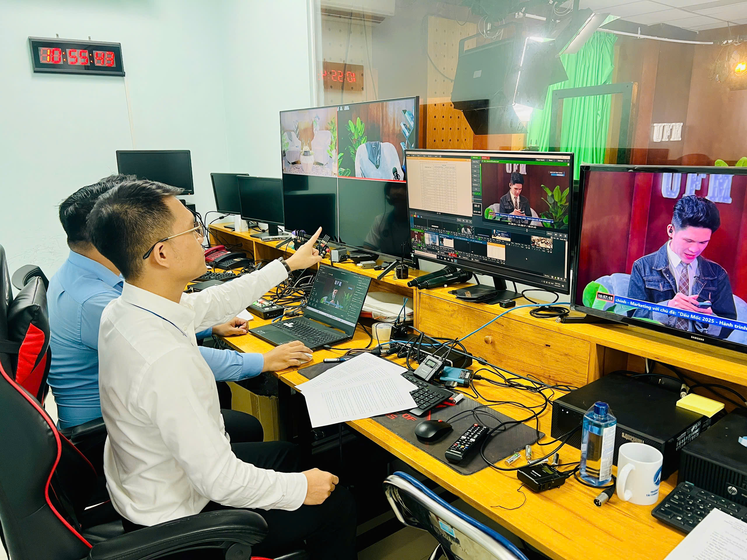 Trường ĐH đầu tư "khủng" cho phiên livestream công bố điểm chuẩn 2025 - Ảnh 2.