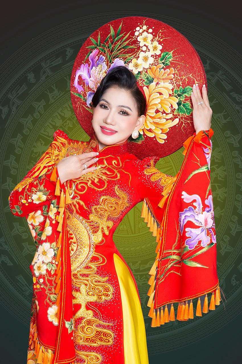 NSND Phượng Loan rực rỡ trong bộ sưu tập áo dài "Gấm hoa khoe sắc"- Ảnh 2.
